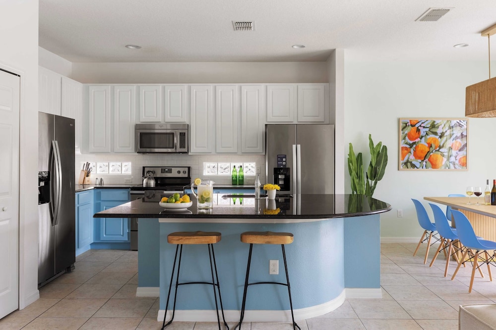 Sleeps 18! Solterra Resort, Pool, Gameroom, Themed Bdrs Broad Oak by Avantstay