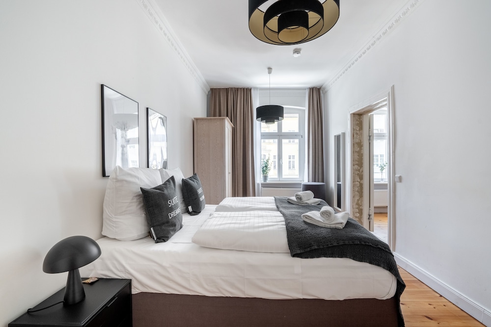 Schoenhouse Avenue by Limehome