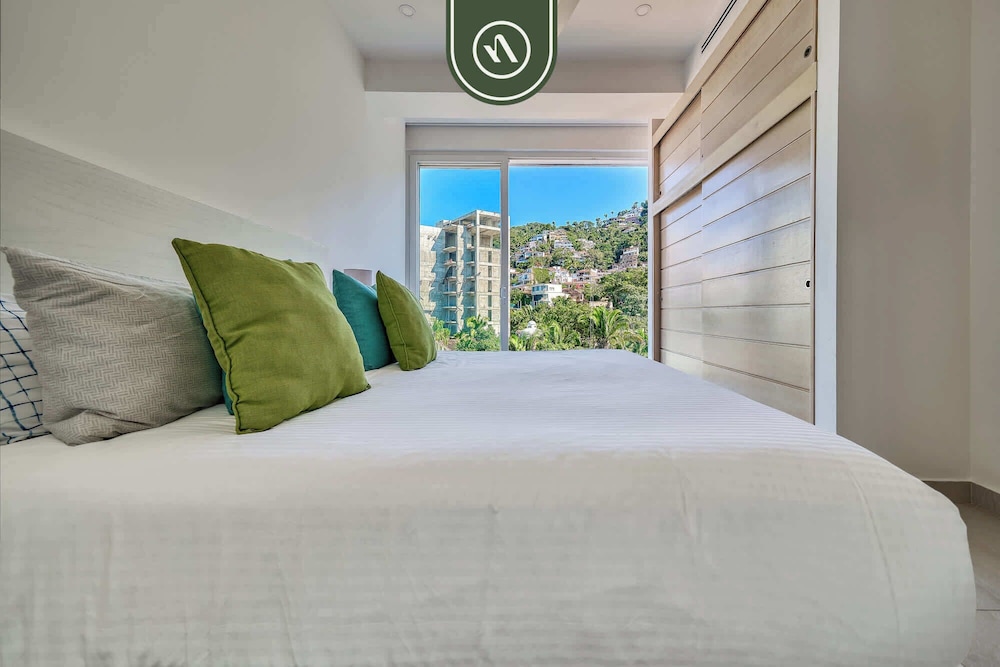 Oceanview Luxury Condo - Private Beach - Rooftpop