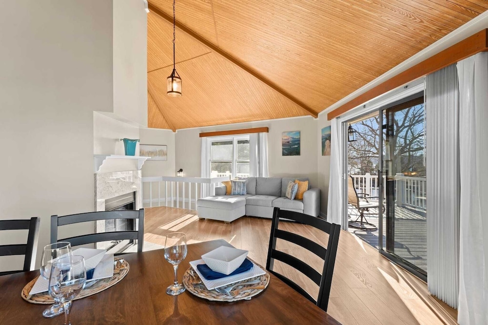 Pleasant Cove Waterfront Getaway With Fire Pit, Deck, and Lake Views