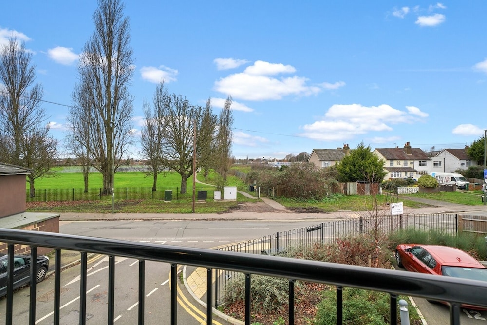 Heathrow Living Serviced Apartments by Ferndale
