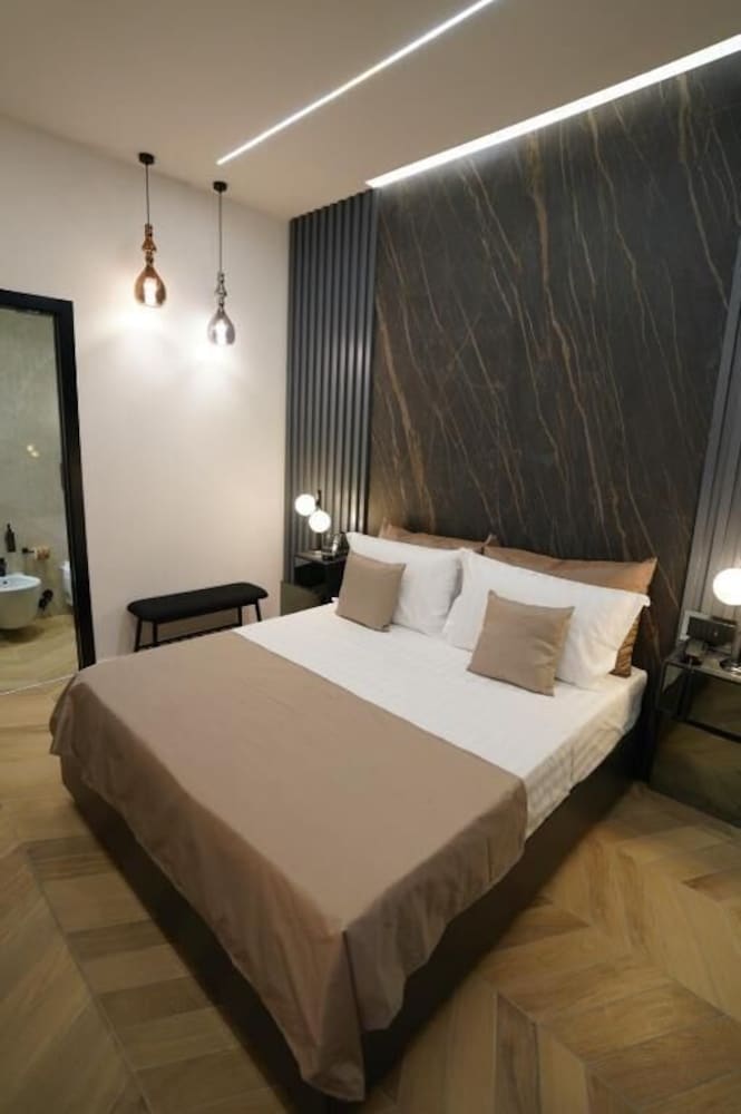 Barneys Club B&b
