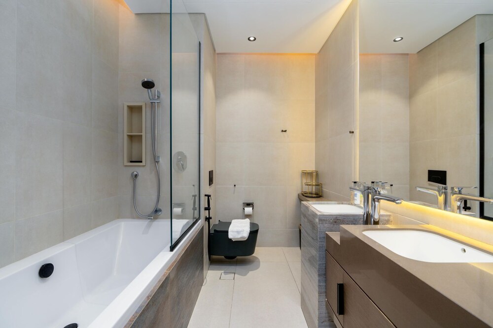2BR 2502 Jumeirah Gate 1