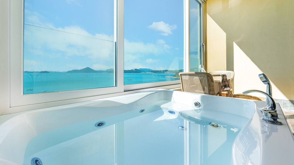 Yeosu Stay Raonpine Spa Pension