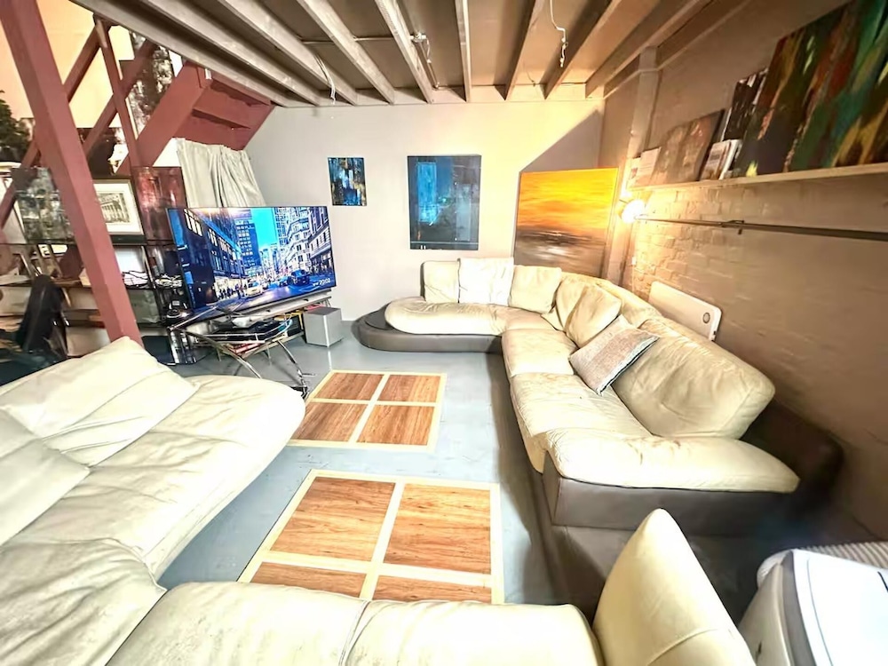 Arty Infused Loft With ac Near Emirates Stadium