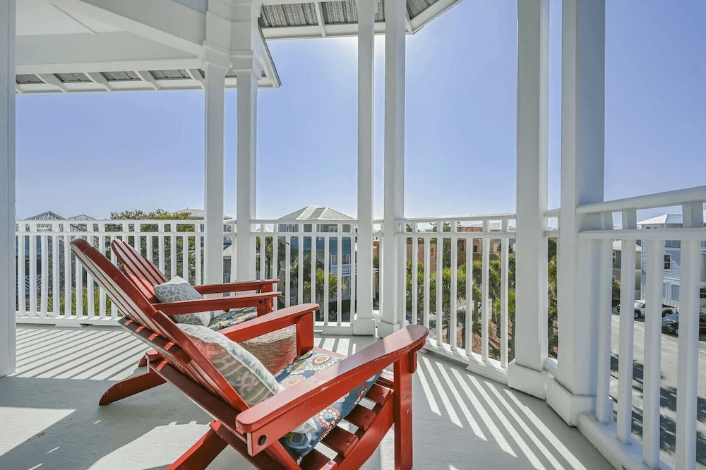30A Emerald Waters by Avantstay Pool + Bikes + Bonfires