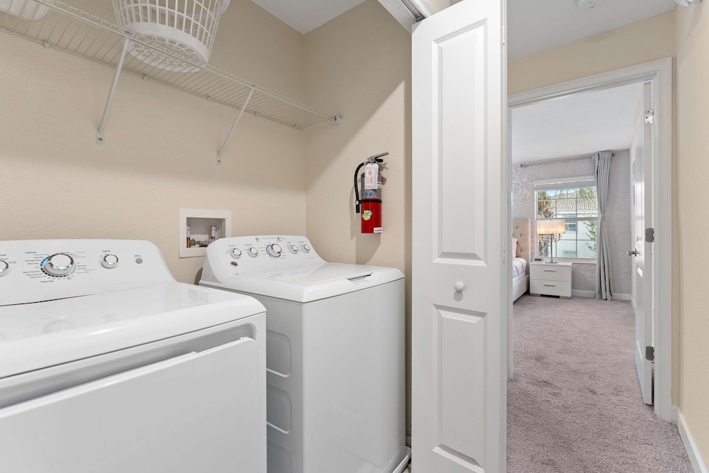 Themed Mickey Bedroom 4BR up to 8 People