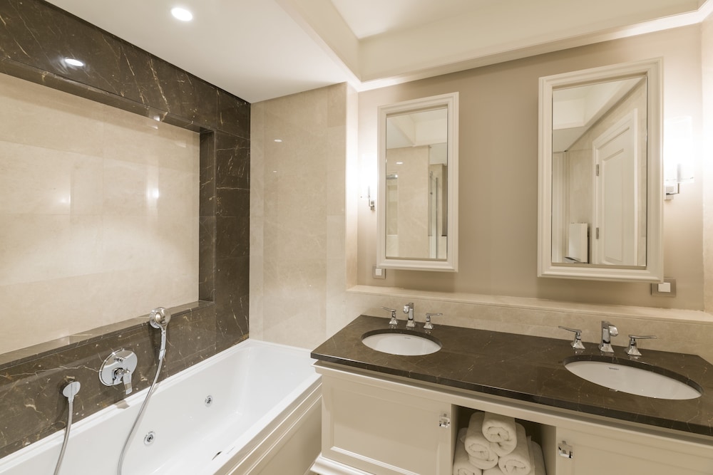 Ist flats Serviced Apartments - EMAAR SQ