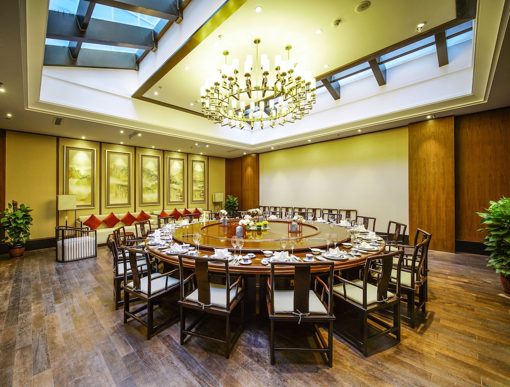 Qingshan Hotel Baotou(Yingbin Building)