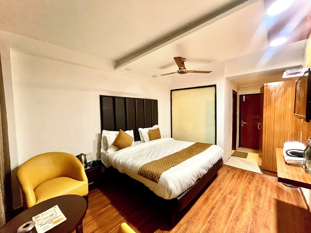 Hotel Roshie Mall Road Mussoorie
