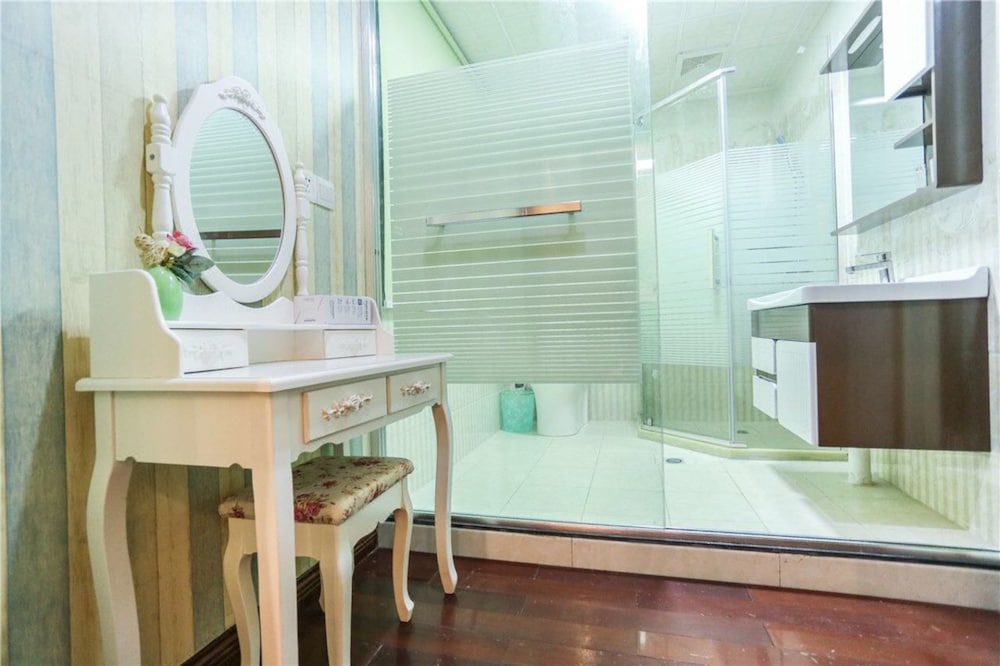 Wuzhen HE & SHE Inn