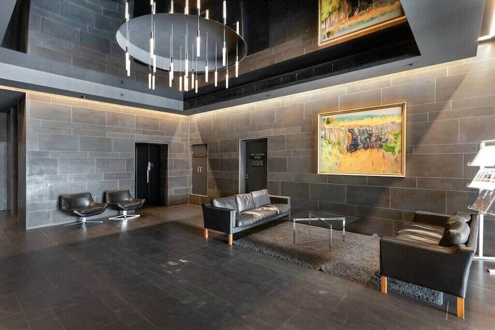 A Stylish 2BR Apt With City Views in Southbank