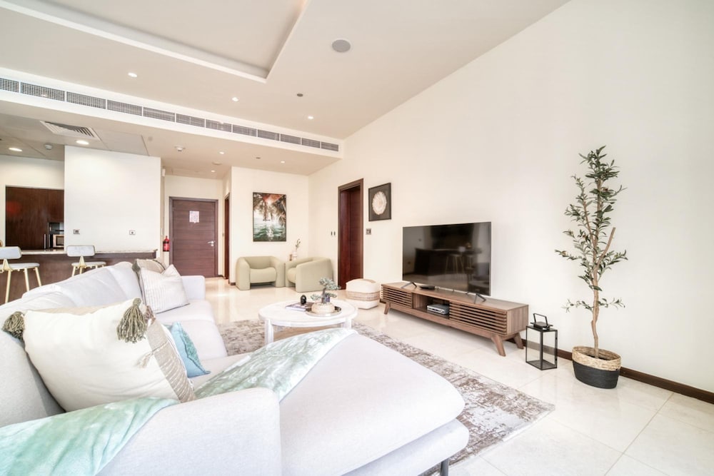 Splendid Sea View Apartment on Palm Jumeirah