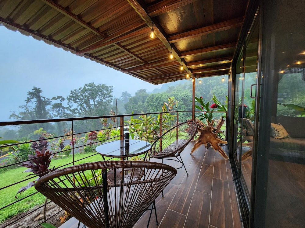 Cabañas Caeli Rainforest Glass Cabin La Perezosa La Fortuna