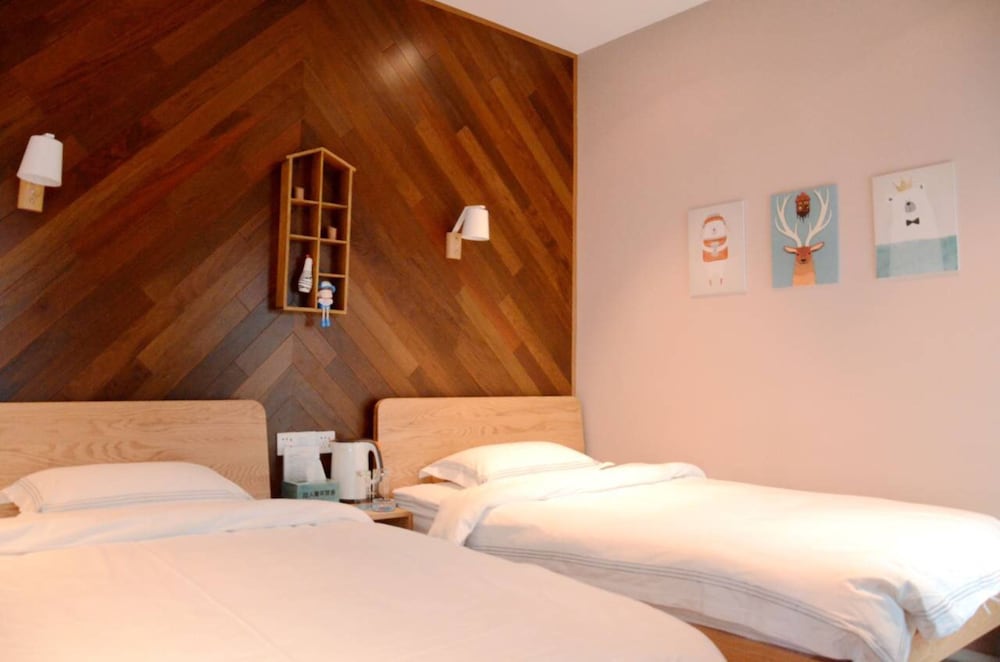 J Trip Youth Hostel