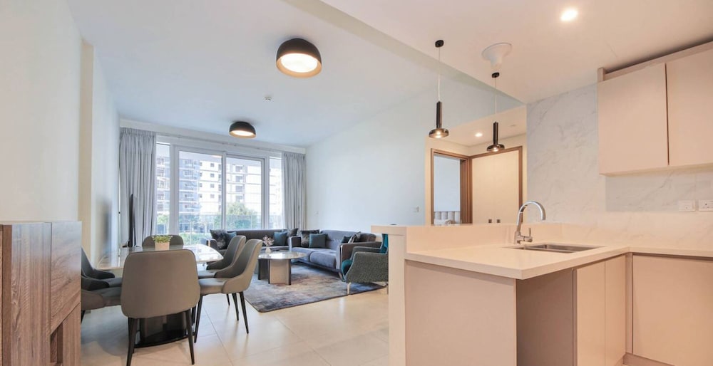 Lux 1BR w World Highest Sky Track Rooftop Pool