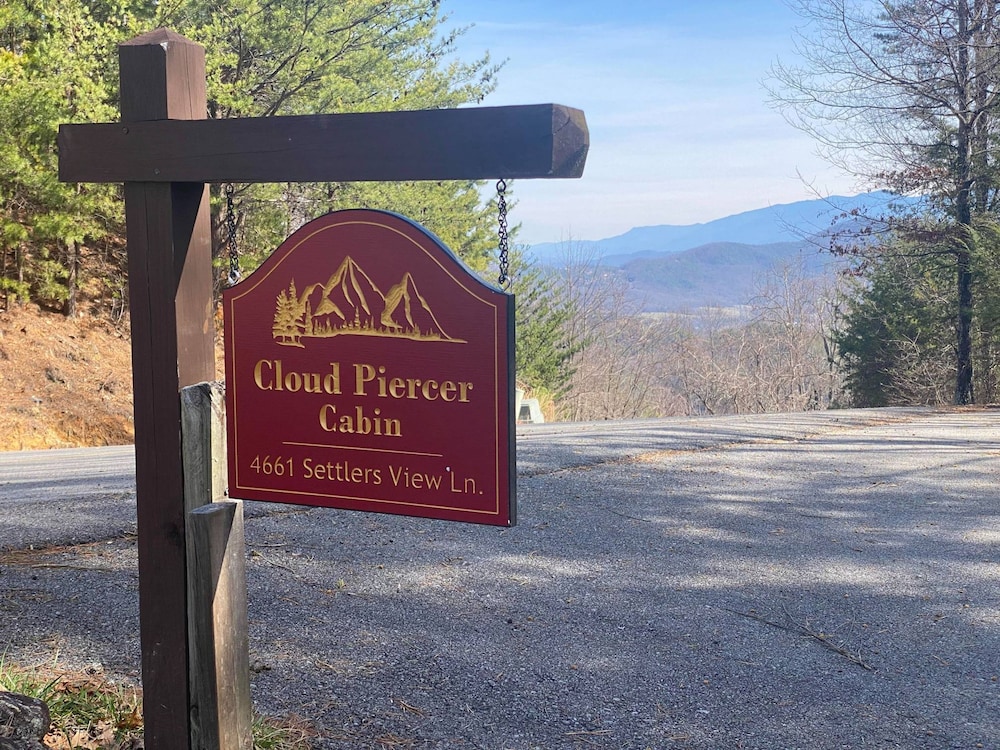 Luxury Cabin With Exclusive Privacy Incredible Mountain Views Hot Tub Pool PET Friendly view 5