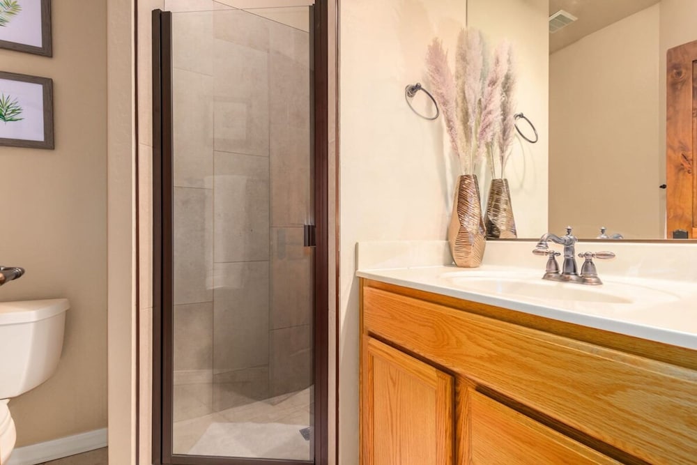 Amberwood Estate w 5 Showers Spa Mtn Views