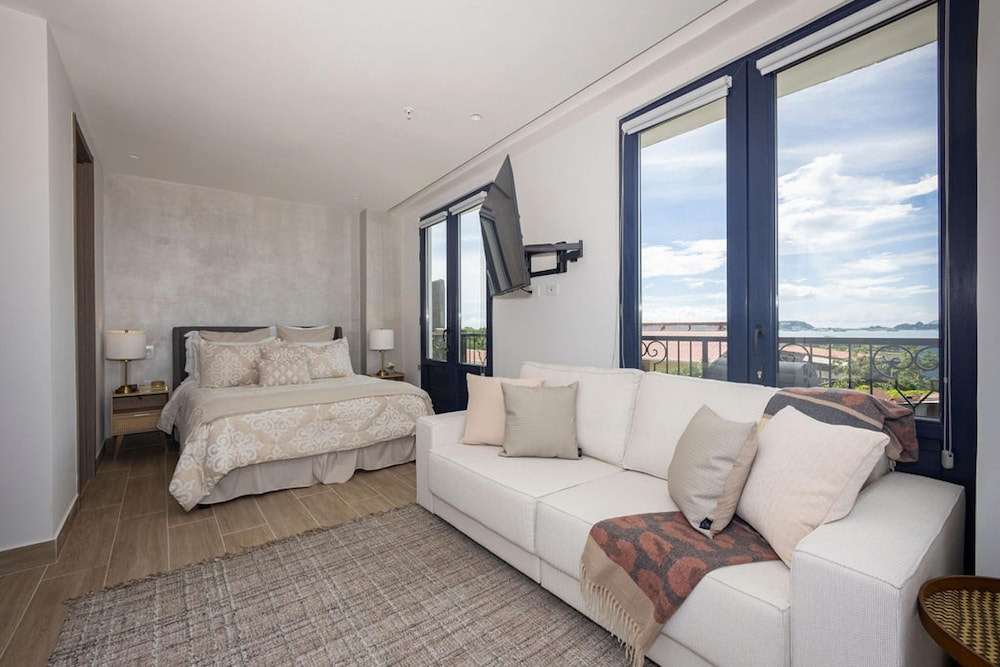 The Gentile Condo by Acomodo Casco Viejo
