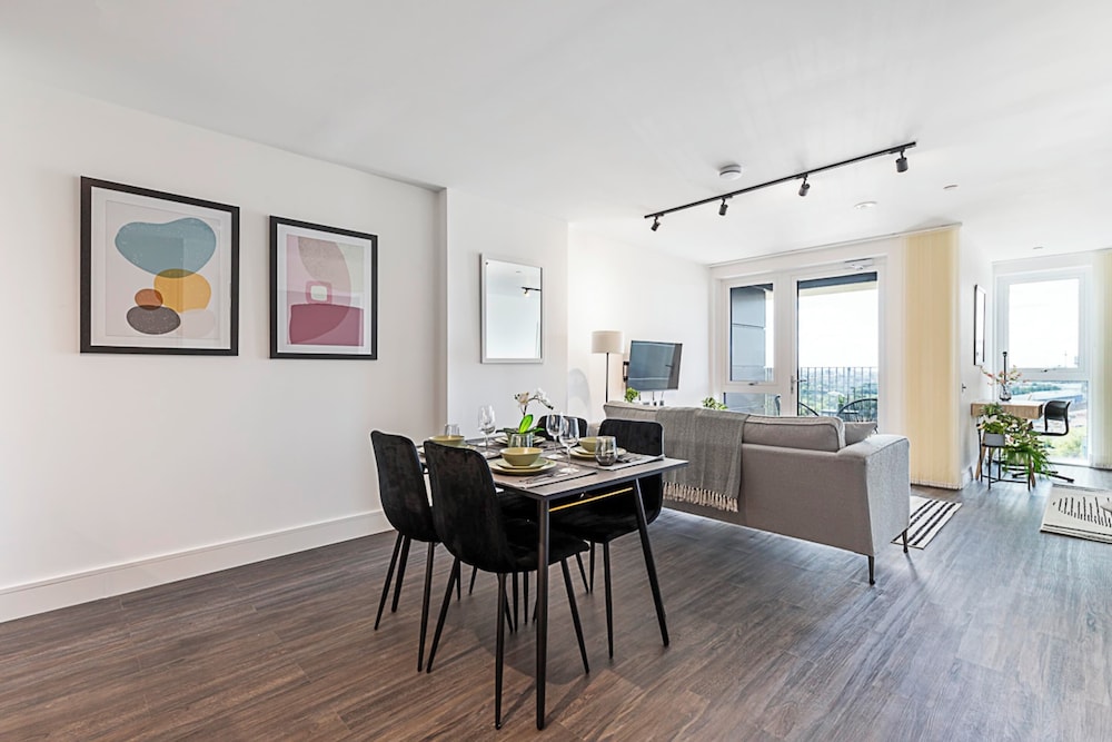 Sky-high Apartment With Modern Decor