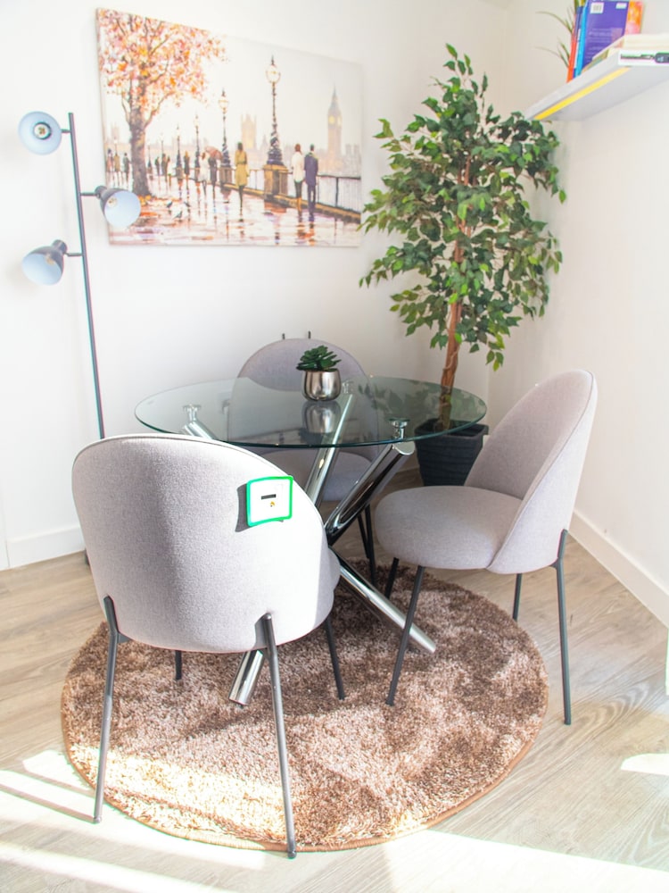 Sheffield City Apartment Retreat