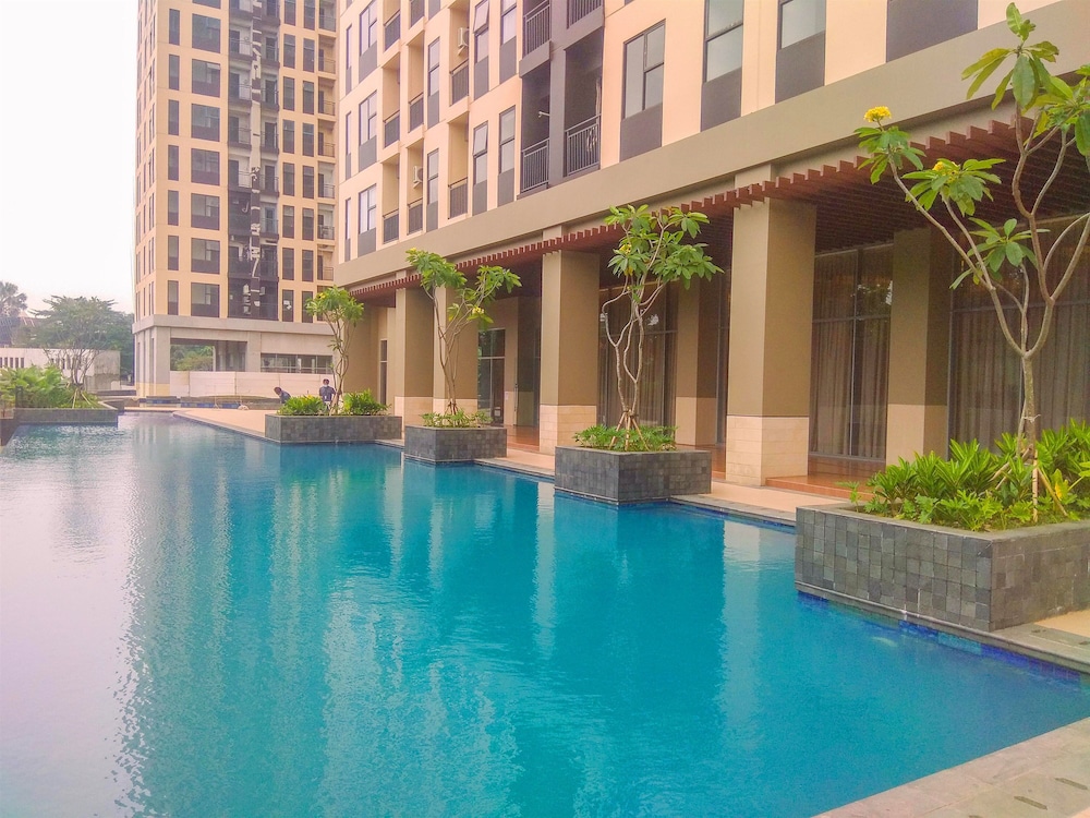 Chic And Cozy Studio At Apartment Transpark Cibubur