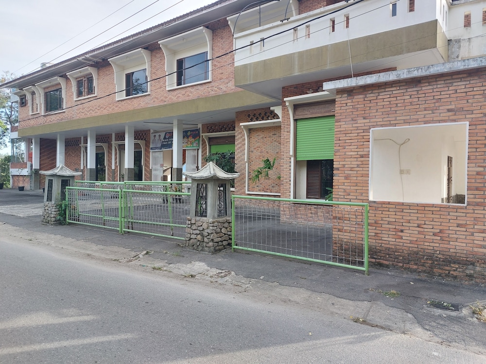 Gondang Sivali Hotel