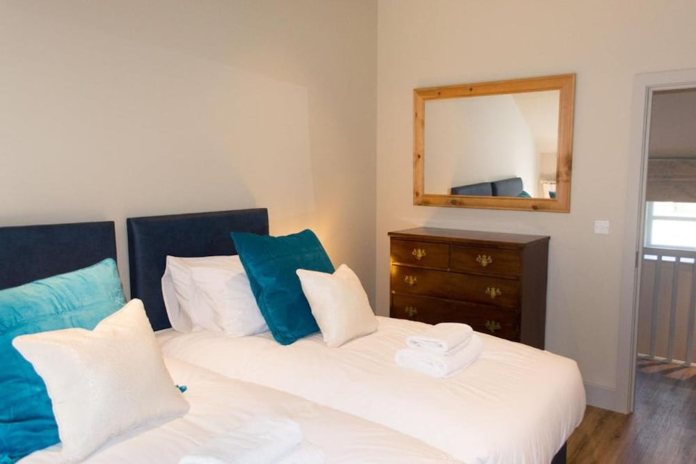 Host Stay Boathouse Barn