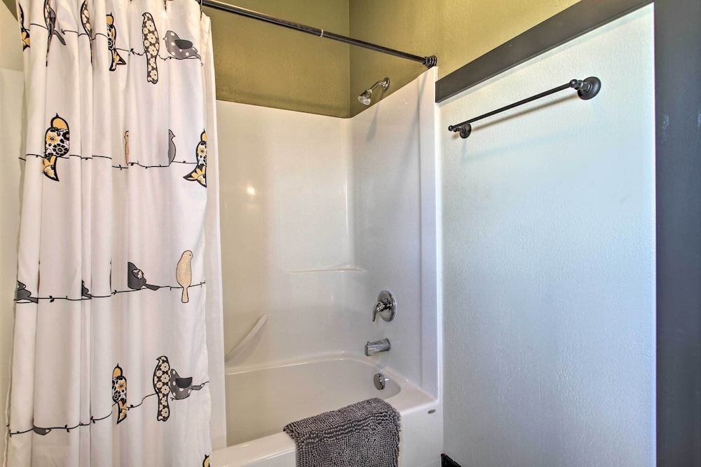 Pet-friendly Choteau Townhouse With Gas Grill! view 5