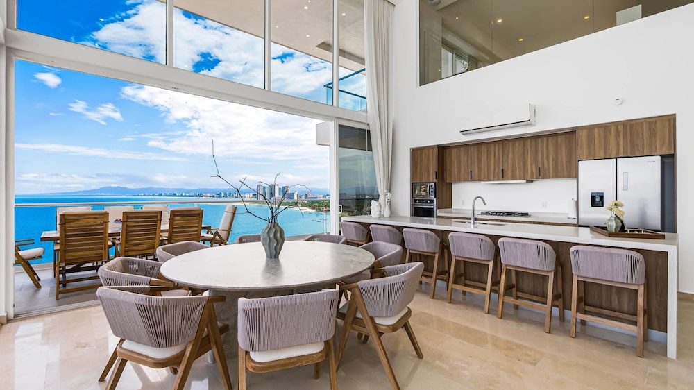 Beachfront Luxury 4BR Penthouse With Incredible Ocean Views