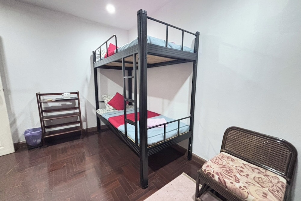 Sunshiny-BB Hostel near Punnavithi BTS station