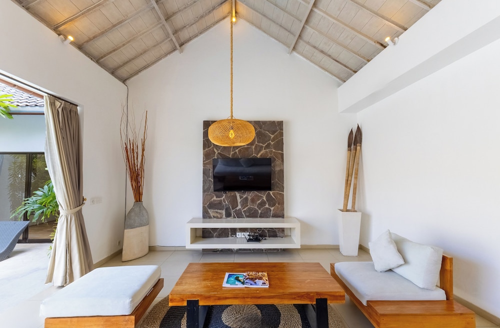 Villa Anakula 3 by Pertama Management