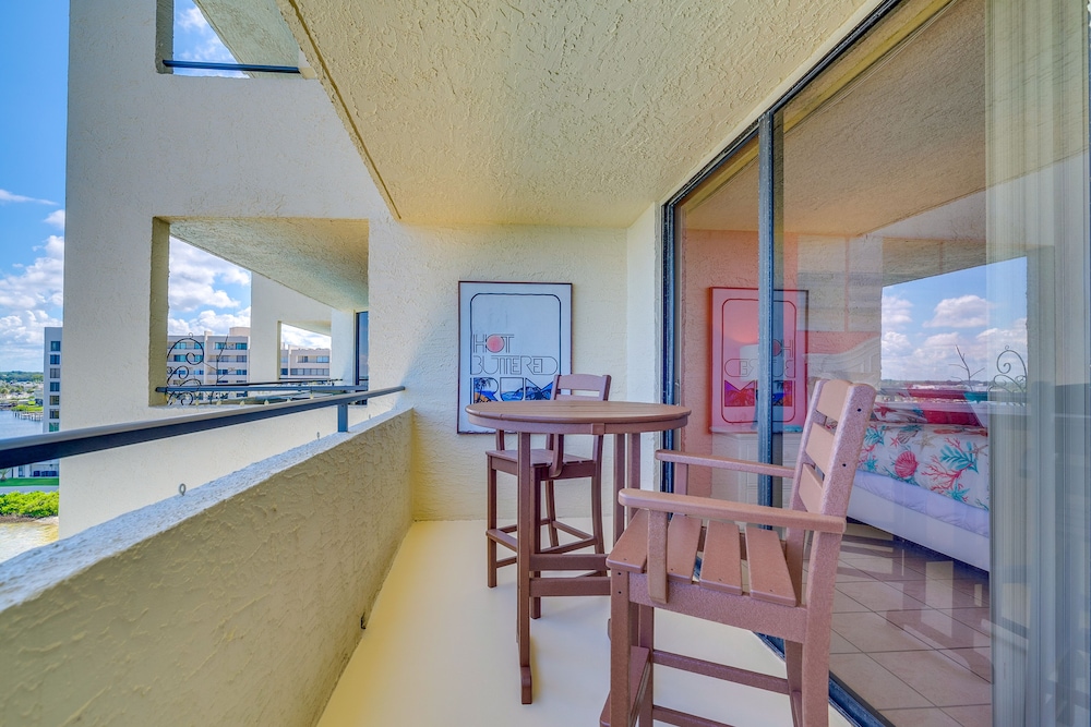 Waterfront Hudson Condo w/ Pool & Beach Access