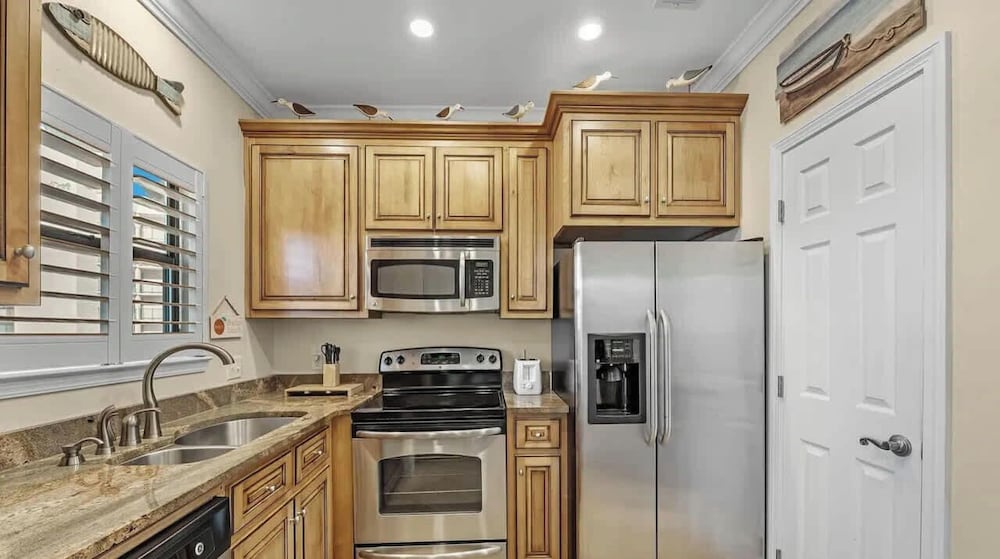 1 bed Beach Pools Waterfront Boating Palmaway