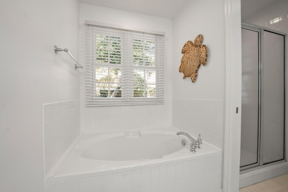 723 Seahorse Road - Newly Renovated, 5-bedroom Oceanside Home