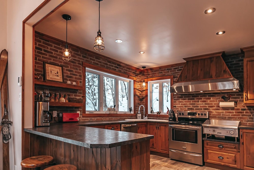 The Pika - Beautiful Mountain-top Cottage With 23 Acres of Private Land With Hiking