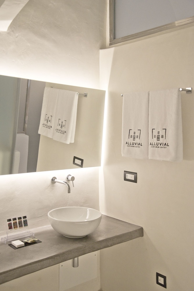 Alluvial Santorini Suites