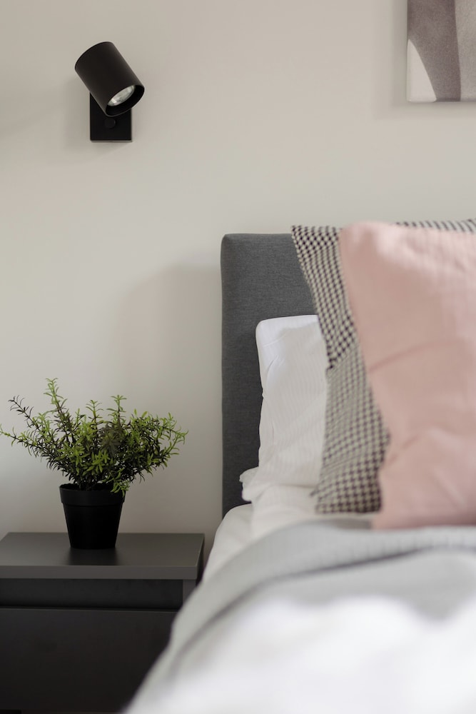 Nowogrodzka Apartment by Renters view 5