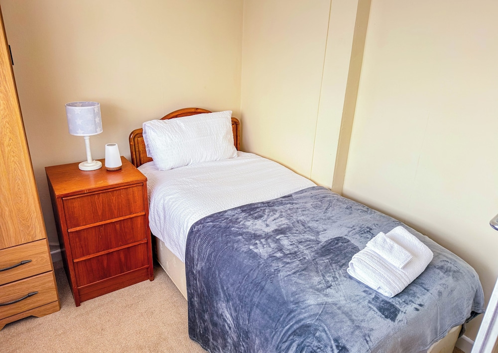 3 Bed - Sleeps 4 - Free Parking - Private Garden