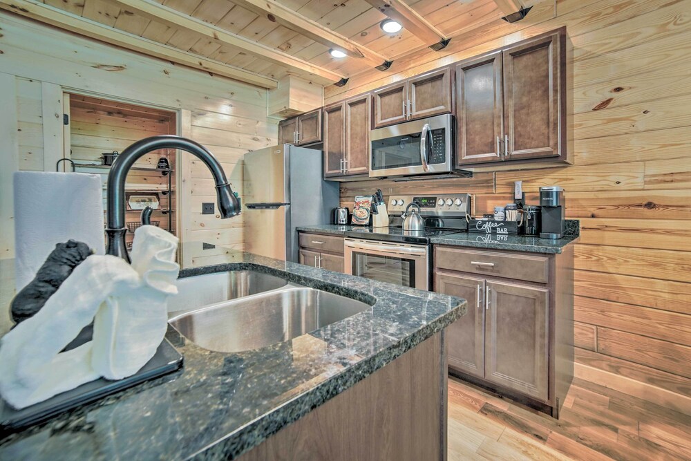 Hot Tub, Pool Access & Fire Pit: Gatlinburg Cabin view 5