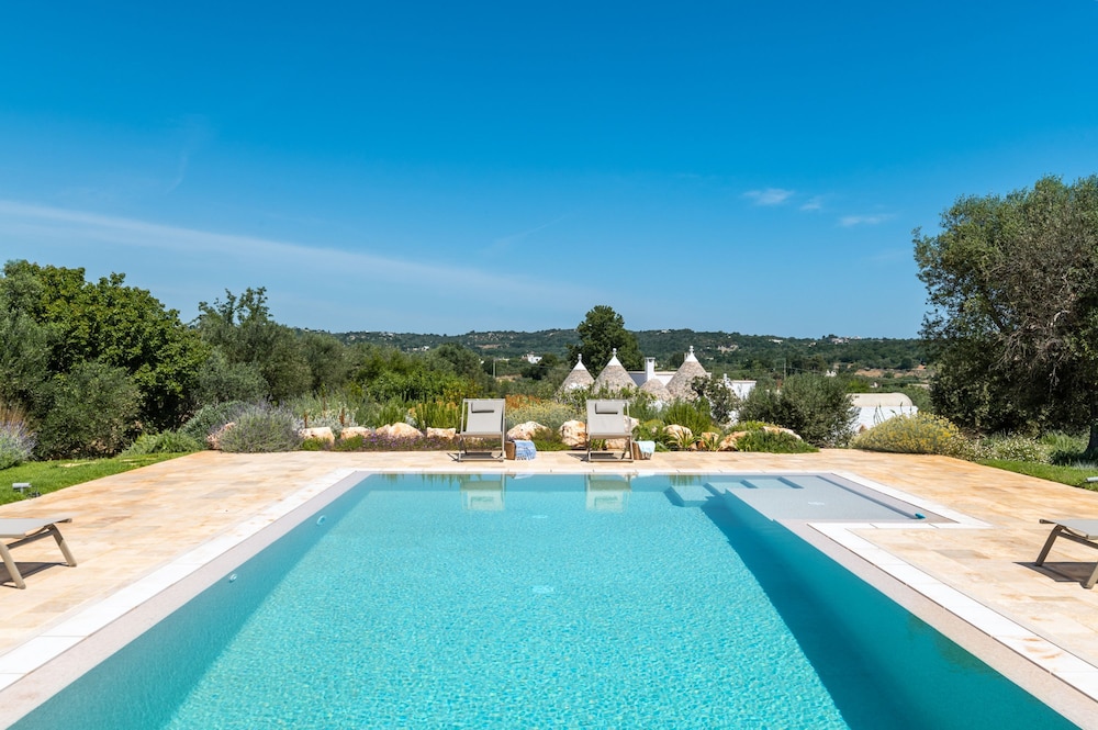 Trulli Pietra Rossa With Pool by Wonderful Italy