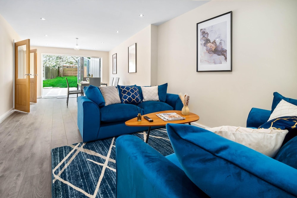 Deluxe House in Harborne view 5