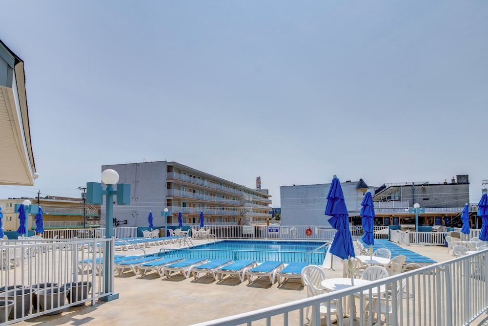 Walk to Wildwood Boardwalk: Family-friendly Condo!