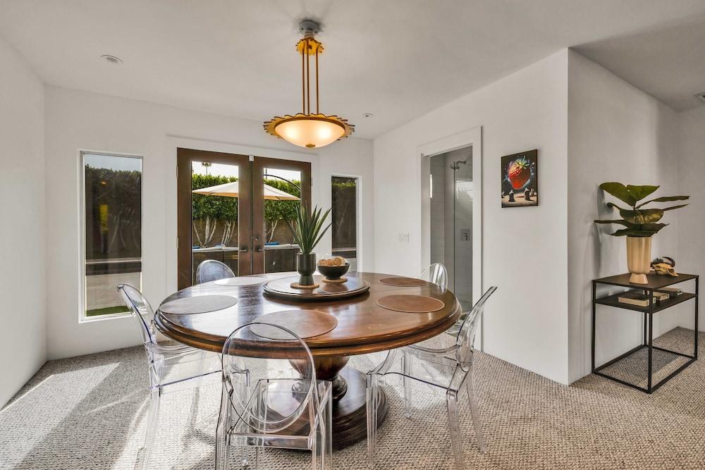 Mid-Century Elegance & Fun in Tahquitz River Estates