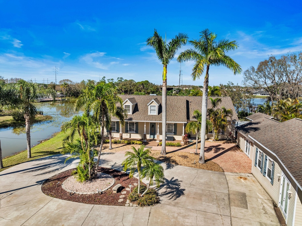 Luxe Waterfront Hideaway w Pool & Pirate Ship Dock