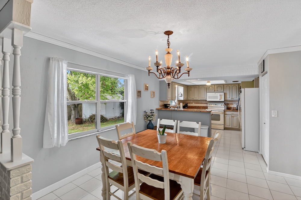 Chelsea Way Getaway Bright 4br Family Retreat 4 Bedroom Home