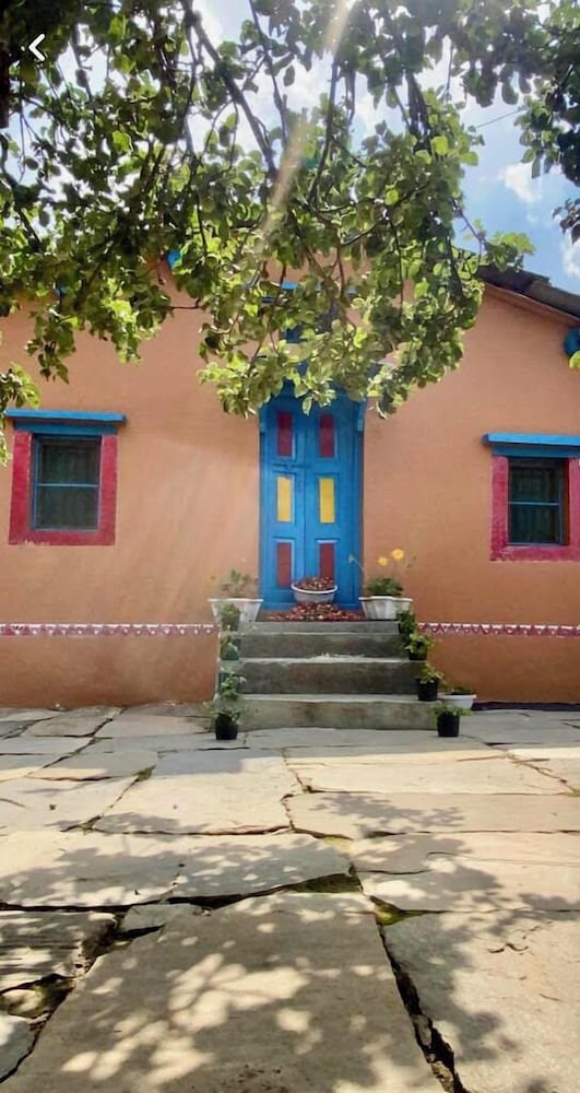 Kafal Pako Resort - Luxury Mountain View Stay in Mukteshwar