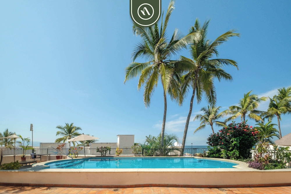 Amazing 1 BR Condo - Terrace - Pool - Romantic Zone
