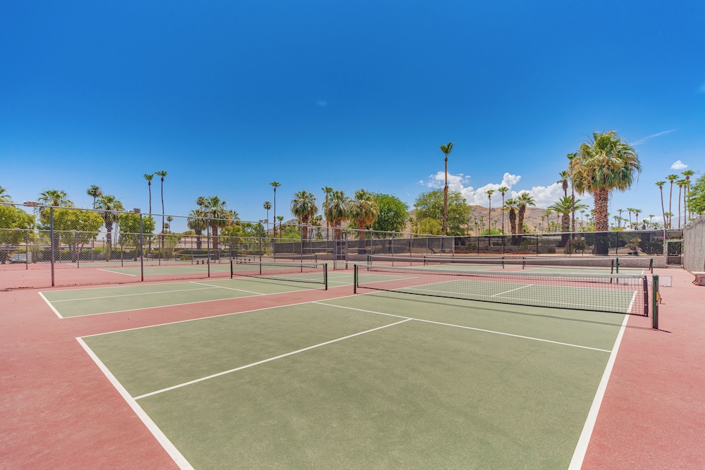 Mtn-view Condo w/ Pool Access in Palm Springs!