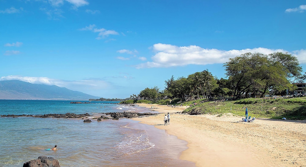 Kamaole Sands 5-303 - Contemporary, Ocean Views, Prime Courtyard Location, AC